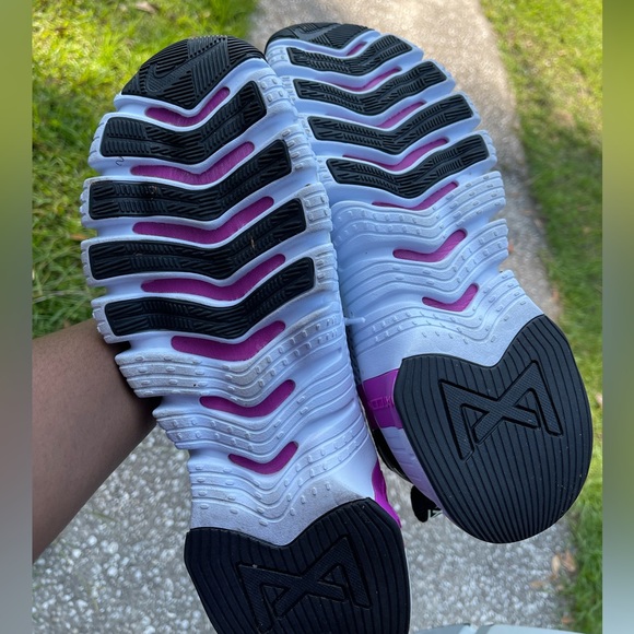 Nike Sneakers - Women’s - Picture 4 of 5